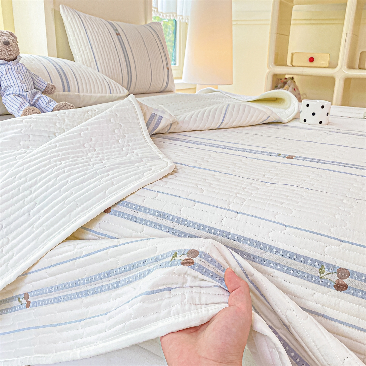 91家纺网 家纺一手货源 找家纺 灰鲸 2025新款全棉色织提花床盖系列 樱诺-蓝