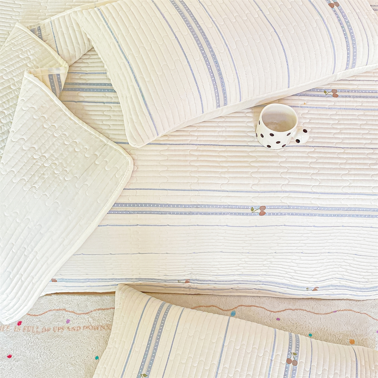 91家纺网 家纺一手货源 找家纺 灰鲸 2025新款全棉色织提花床盖系列 樱诺-蓝