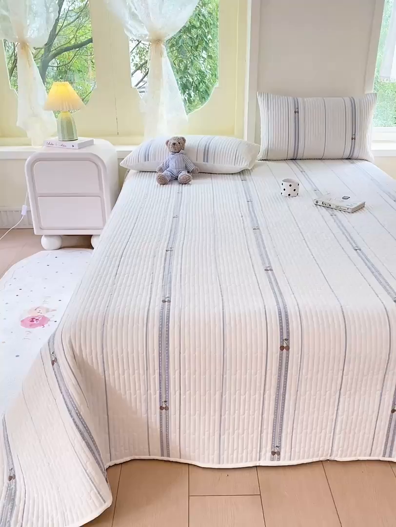 91家纺网 家纺一手货源 找家纺 灰鲸 2025新款全棉色织提花床盖系列 樱诺-蓝