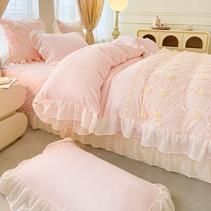 91家纺网 家纺一手货源 找家纺 鼎丰家纺 2025新款立体花朵蕾丝雪纺花边四件套-绮梦系列 绮梦-浅粉