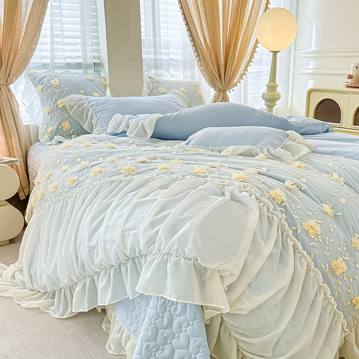 91家纺网 家纺一手货源 找家纺 鼎丰家纺 2025新款立体花朵蕾丝雪纺花边四件套-绮梦系列 绮梦-浅蓝