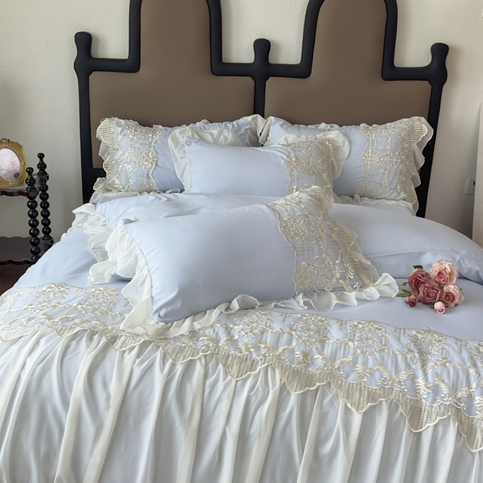 91家纺网 家纺一手货源 找家纺 鼎丰家纺 2025新款蕾丝刺绣雪纺花边四件套 香榭-浅蓝