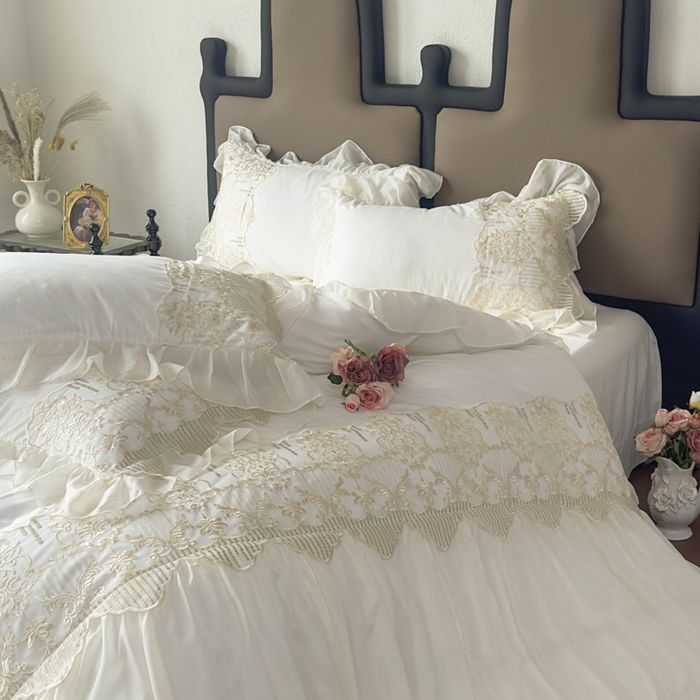 91家纺网 家纺一手货源 找家纺 鼎丰家纺 2025新款蕾丝刺绣雪纺花边四件套 香榭-奶白