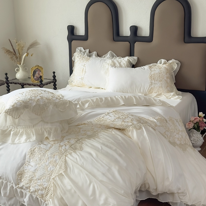 91家纺网 家纺一手货源 找家纺 鼎丰家纺 2025新款蕾丝刺绣雪纺花边四件套 香榭-奶白