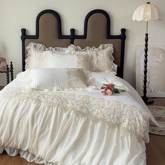 91家纺网 家纺一手货源 找家纺 鼎丰家纺 2025新款蕾丝刺绣雪纺花边四件套 香榭-奶白