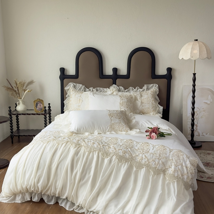 91家纺网 家纺一手货源 找家纺 鼎丰家纺 2025新款蕾丝刺绣雪纺花边四件套 香榭-奶白