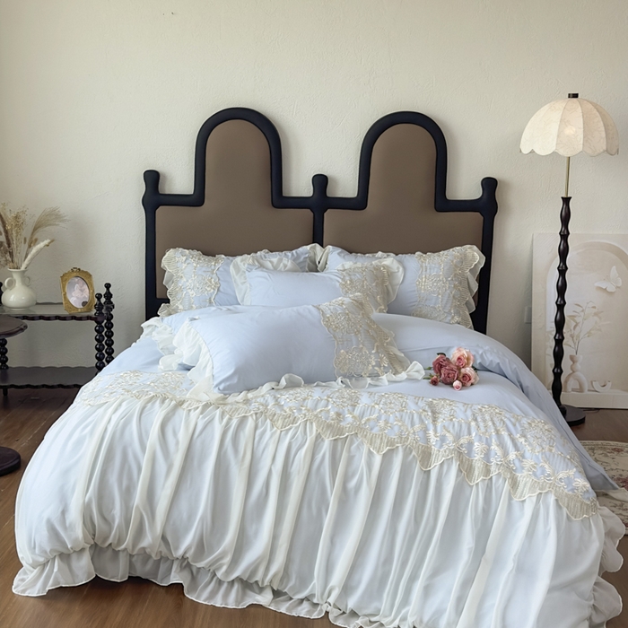 91家纺网 家纺一手货源 找家纺 鼎丰家纺 2025新款蕾丝刺绣雪纺花边四件套 香榭-浅蓝