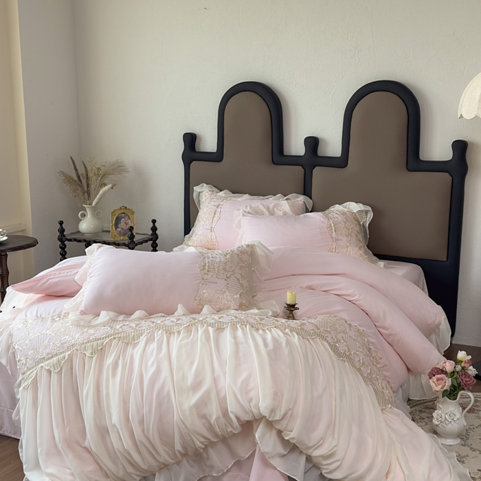 91家纺网 家纺一手货源 找家纺 鼎丰家纺 2025新款蕾丝刺绣雪纺花边四件套 香榭-浅粉