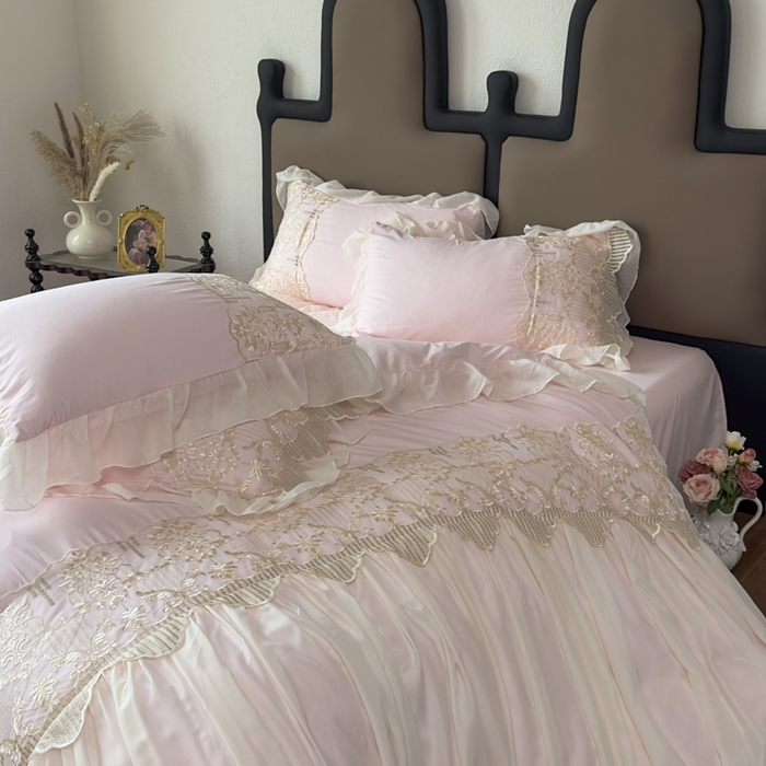 91家纺网 家纺一手货源 找家纺 鼎丰家纺 2025新款蕾丝刺绣雪纺花边四件套 香榭-浅粉