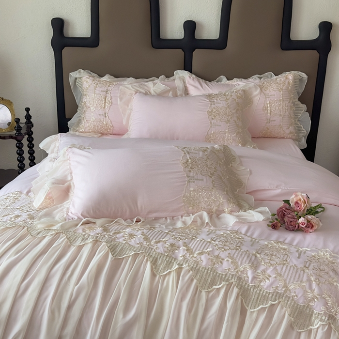 91家纺网 家纺一手货源 找家纺 鼎丰家纺 2025新款蕾丝刺绣雪纺花边四件套 香榭-浅粉