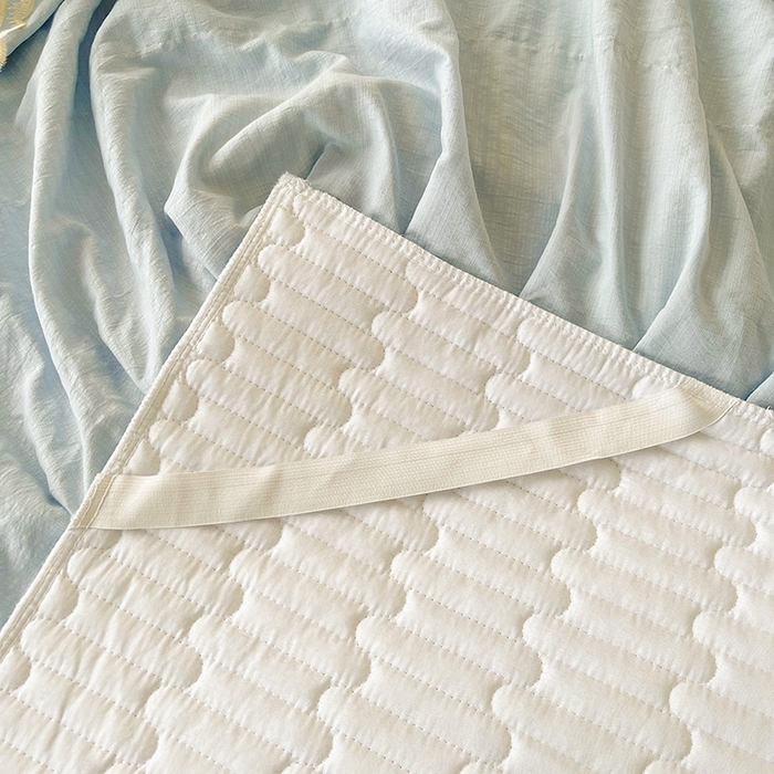 91家纺网 家纺一手货源 找家纺 鼎丰家纺 2025新款皱皱纱夹棉床裙三件套--晨曦系列 晨曦-清新蓝