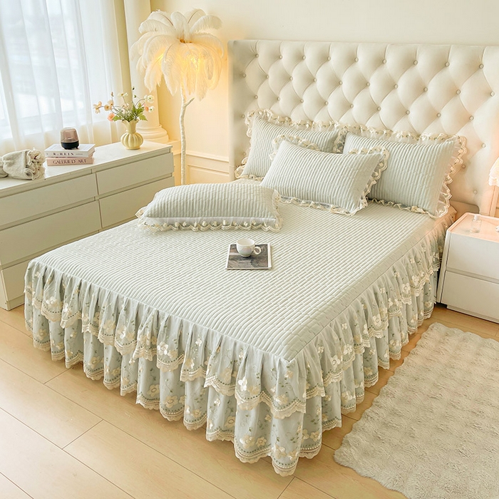 91家纺网 家纺一手货源 找家纺 鼎丰家纺 2025新款皱皱纱夹棉床裙三件套--晨曦系列 晨曦-嫩绿