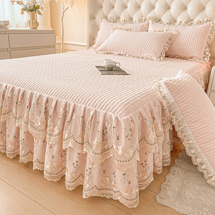 91家纺网 家纺一手货源 找家纺 鼎丰家纺 2025新款皱皱纱夹棉床裙三件套--晨曦系列 晨曦-玉色