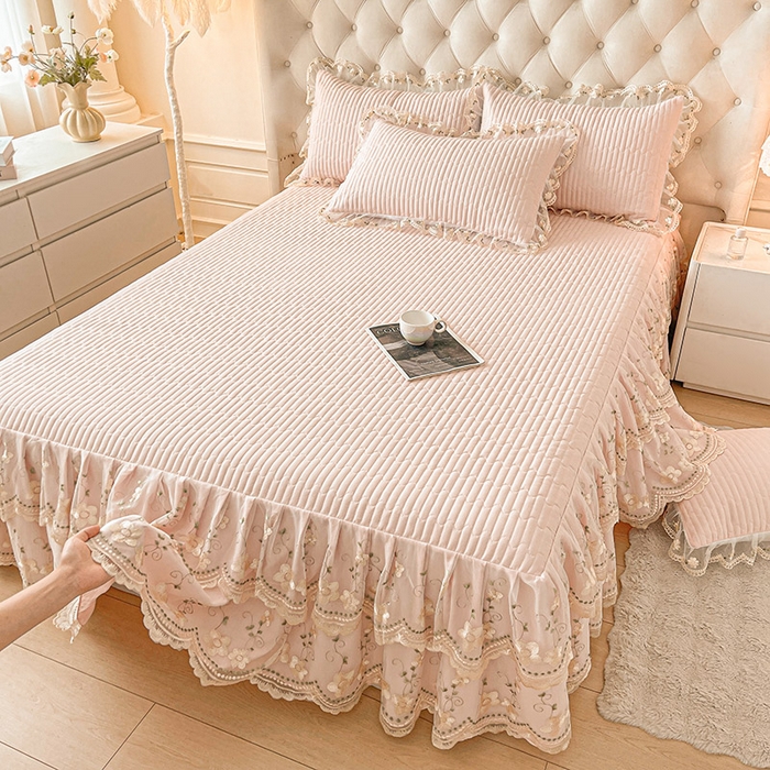 91家纺网 家纺一手货源 找家纺 鼎丰家纺 2025新款皱皱纱夹棉床裙三件套--晨曦系列 晨曦-玉色