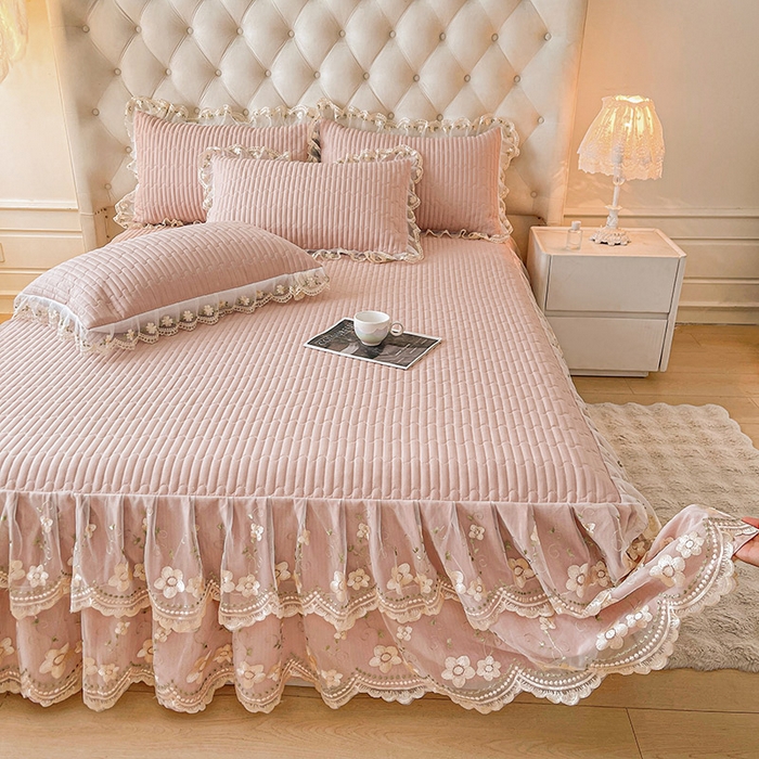 91家纺网 家纺一手货源 找家纺 鼎丰家纺 2025新款皱皱纱夹棉床裙三件套--晨曦系列 晨曦-豆沙