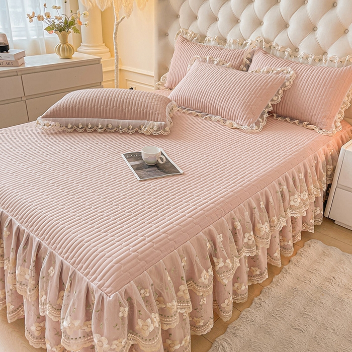 91家纺网 家纺一手货源 找家纺 鼎丰家纺 2025新款皱皱纱夹棉床裙三件套--晨曦系列 晨曦-豆沙