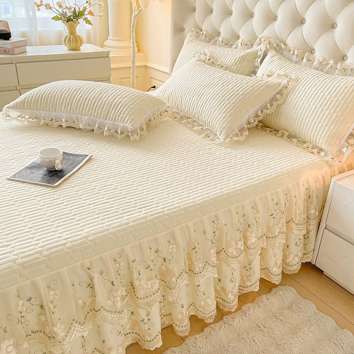 91家纺网 家纺一手货源 找家纺 鼎丰家纺 2025新款皱皱纱夹棉床裙三件套--晨曦系列 晨曦-奶油黄