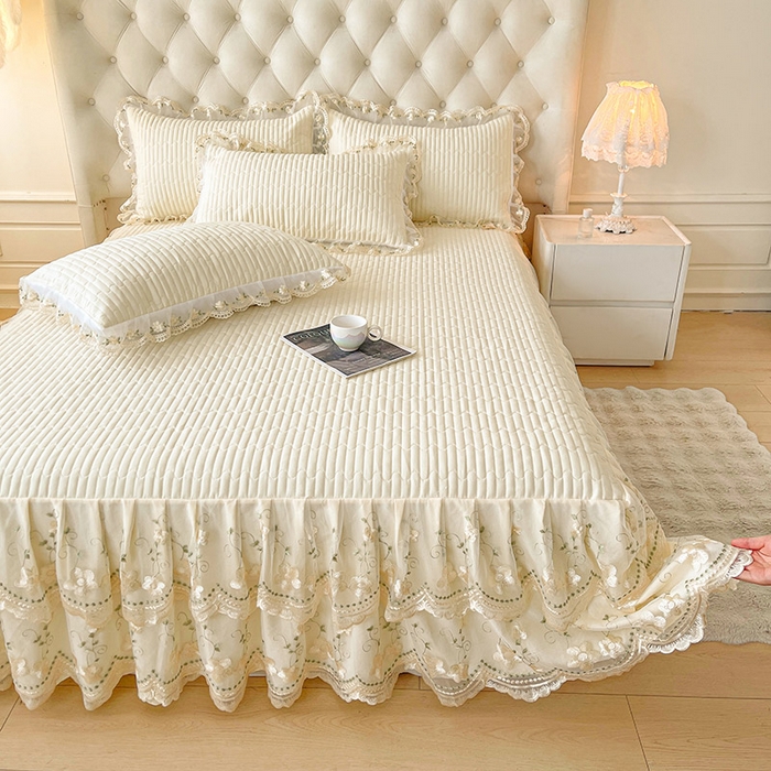 91家纺网 家纺一手货源 找家纺 鼎丰家纺 2025新款皱皱纱夹棉床裙三件套--晨曦系列 晨曦-奶油黄