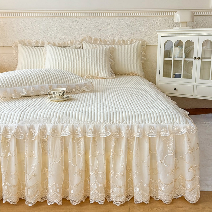 91家纺网 家纺一手货源 找家纺 鼎丰家纺 2025新款皱皱纱夹棉床裙三件套-花影系列 花影-浅米