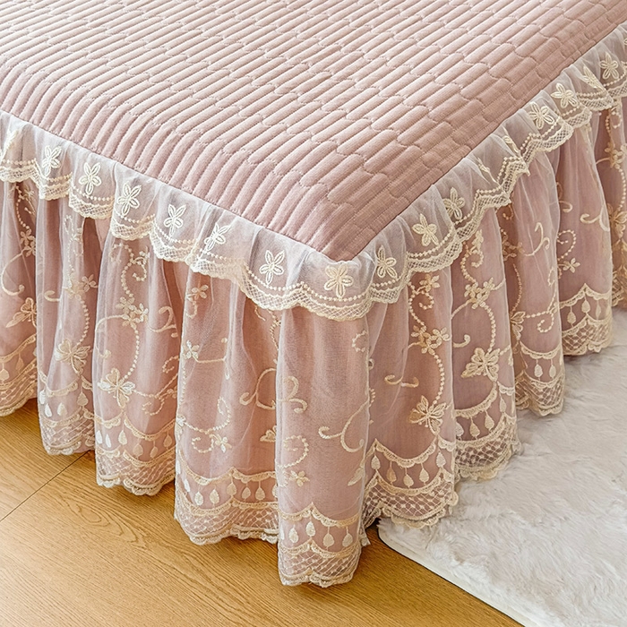 91家纺网 家纺一手货源 找家纺 鼎丰家纺 2025新款皱皱纱夹棉床裙三件套-花影系列 花影-豆沙