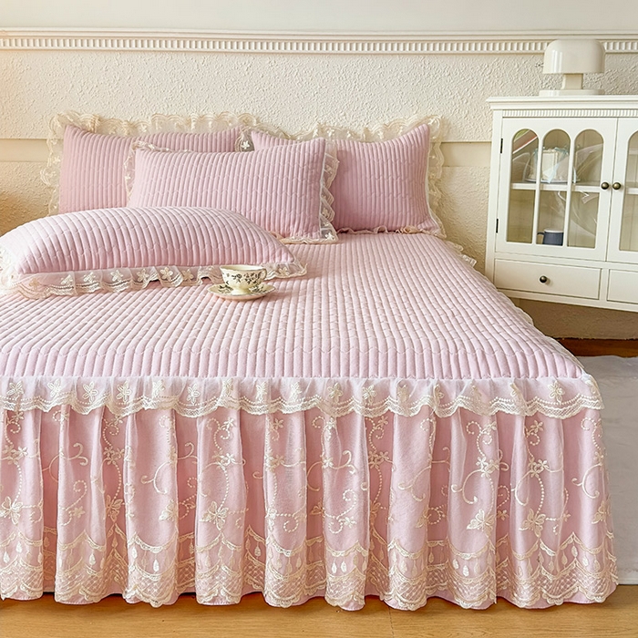 91家纺网 家纺一手货源 找家纺 鼎丰家纺 2025新款皱皱纱夹棉床裙三件套-花影系列 花影-樱花粉