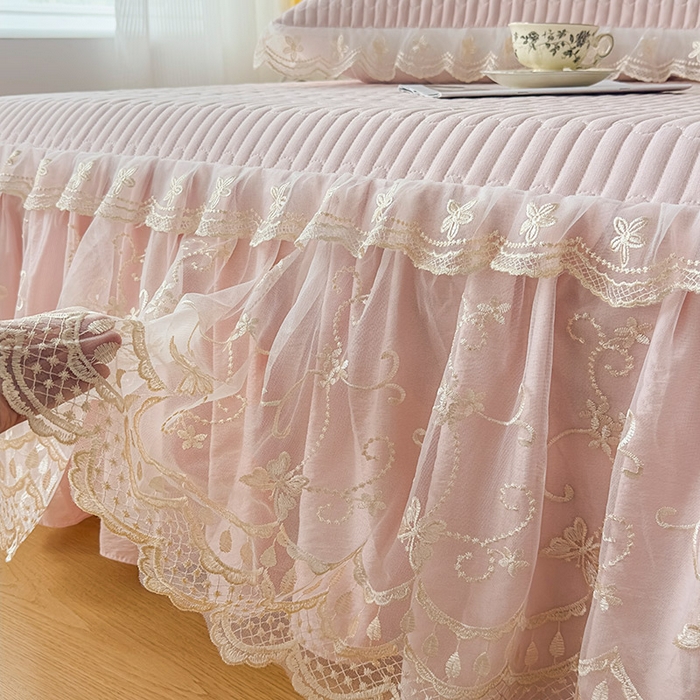 91家纺网 家纺一手货源 找家纺 鼎丰家纺 2025新款皱皱纱夹棉床裙三件套-花影系列 花影-浅玉