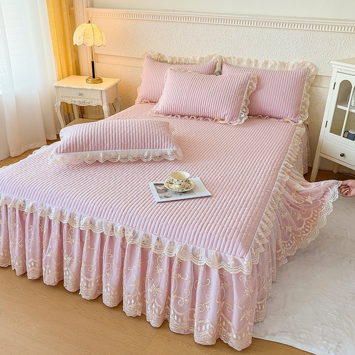 91家纺网 家纺一手货源 找家纺 鼎丰家纺 2025新款皱皱纱夹棉床裙三件套-花影系列 花影-樱花粉