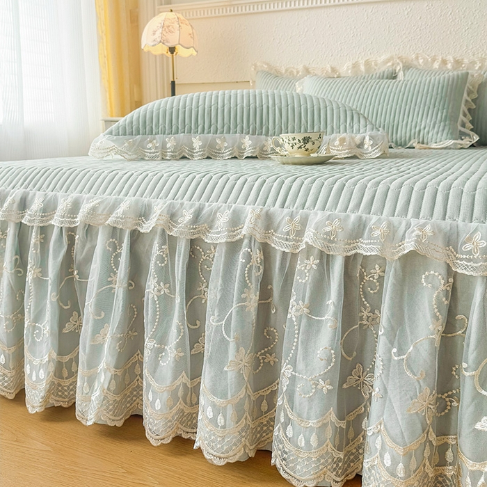 91家纺网 家纺一手货源 找家纺 鼎丰家纺 2025新款皱皱纱夹棉床裙三件套-花影系列 花影-清新绿