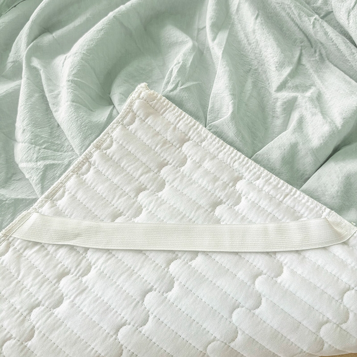 91家纺网 家纺一手货源 找家纺 鼎丰家纺 2025新款皱皱纱夹棉床裙三件套-花影系列 花影-清新绿