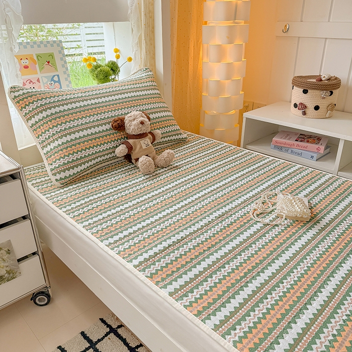 91家纺网 家纺一手货源 找家纺 大元 2025新款A类数码印花朴棉夹棉床盖老粗布床盖双面可用学生单床盖 床盖单件 多彩条纹