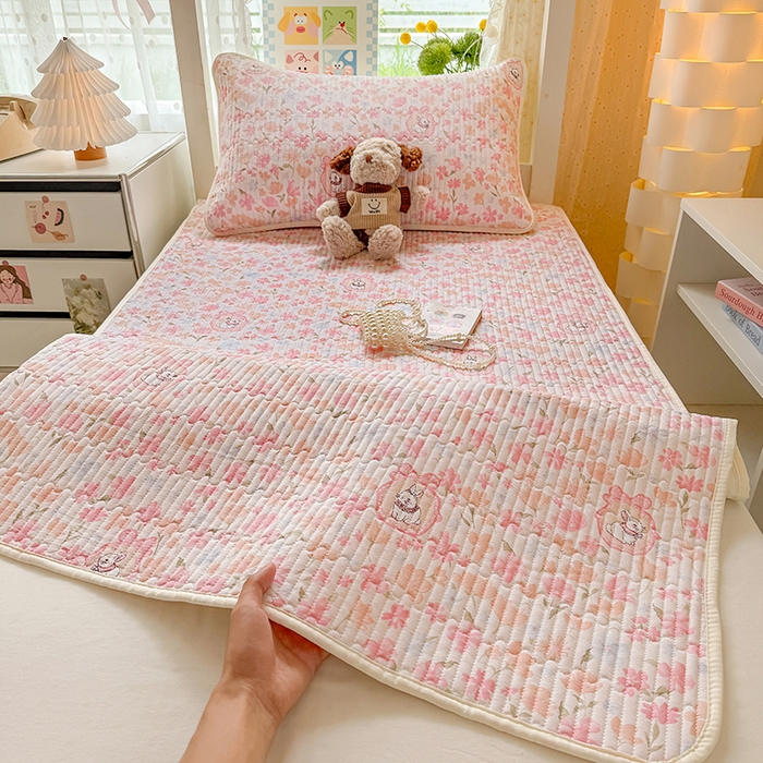 91家纺网 家纺一手货源 找家纺 大元 2025新款A类数码印花朴棉夹棉床盖老粗布床盖双面可用学生单床盖 床盖单件 礼花兔