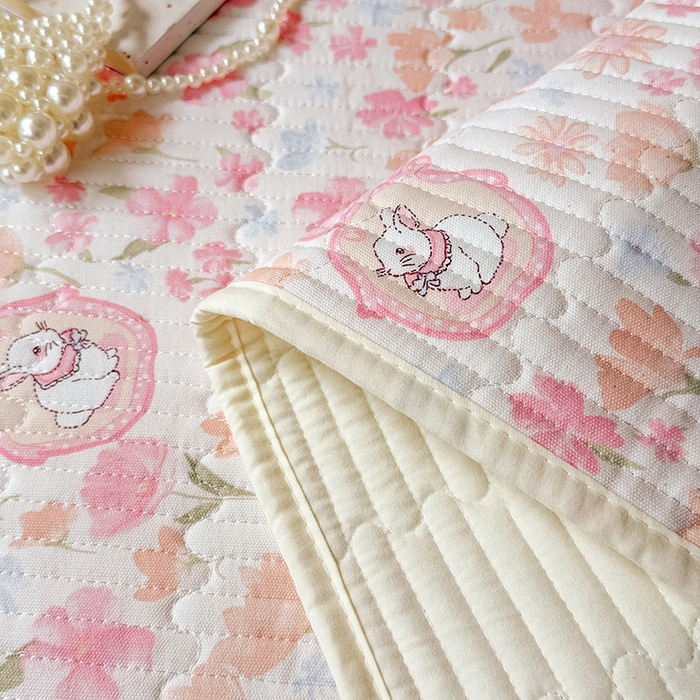 91家纺网 家纺一手货源 找家纺 大元 2025新款A类数码印花朴棉夹棉床盖老粗布床盖双面可用学生单床盖 床盖单件 礼花兔