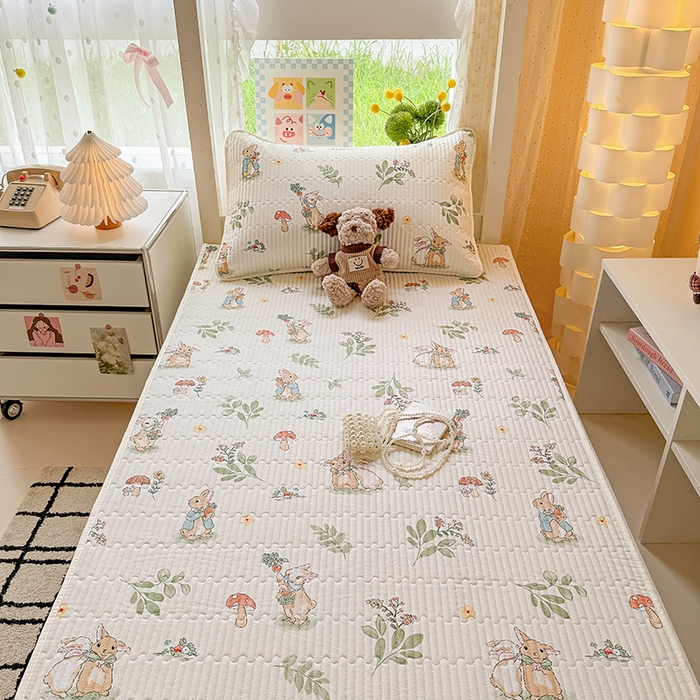 91家纺网 家纺一手货源 找家纺 大元 2025新款A类数码印花朴棉夹棉床盖老粗布床盖双面可用学生单床盖 床盖单件 花从兔