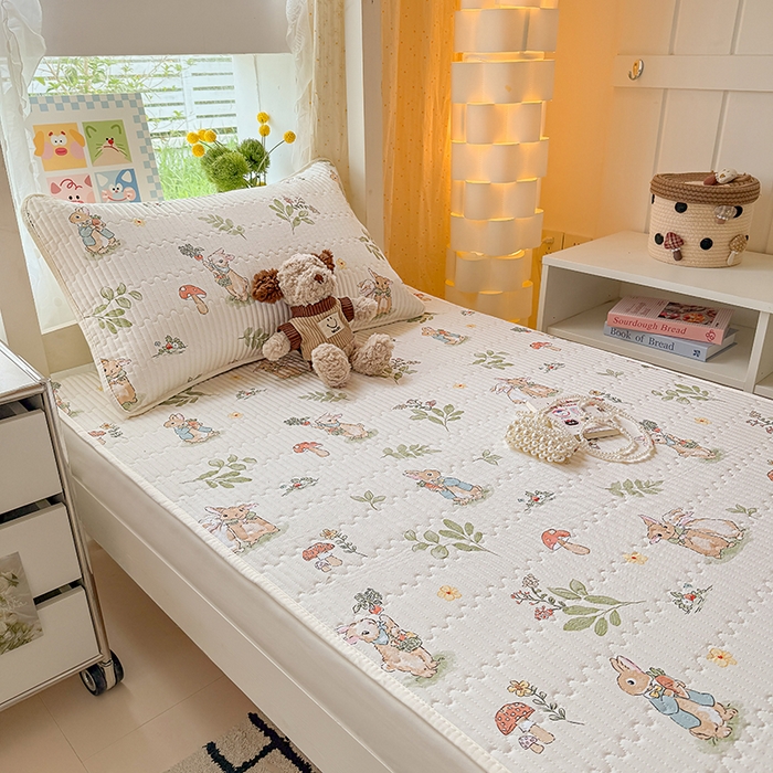 91家纺网 家纺一手货源 找家纺 大元 2025新款A类数码印花朴棉夹棉床盖老粗布床盖双面可用学生单床盖 床盖单件 花从兔