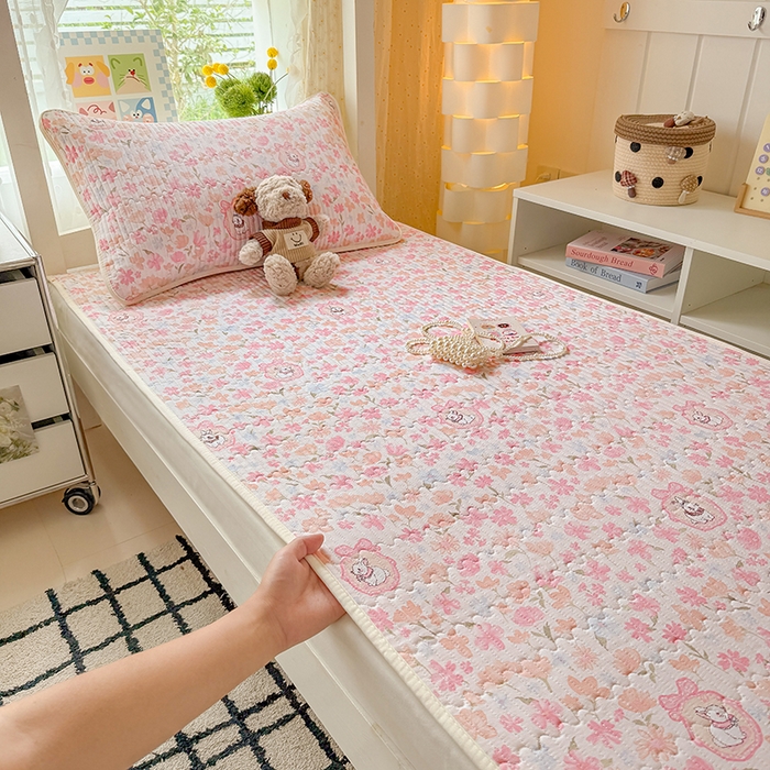 91家纺网 家纺一手货源 找家纺 大元 2025新款A类数码印花朴棉夹棉床盖老粗布床盖双面可用学生单床盖 床盖单件 礼花兔