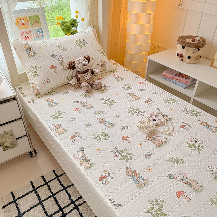 91家纺网 家纺一手货源 找家纺 大元 2025新款A类数码印花朴棉夹棉床盖老粗布床盖双面可用学生单床盖 床盖单件 花从兔