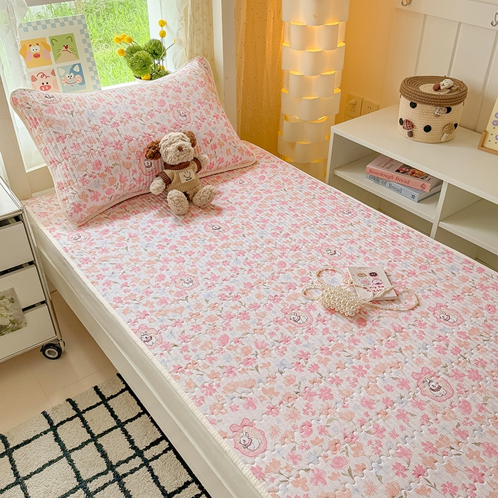 91家纺网 家纺一手货源 找家纺 大元 2025新款A类数码印花朴棉夹棉床盖老粗布床盖双面可用学生单床盖 床盖单件 礼花兔