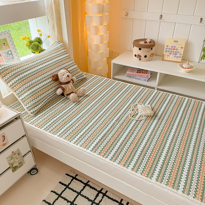 91家纺网 家纺一手货源 找家纺 大元 2025新款A类数码印花朴棉夹棉床盖老粗布床盖双面可用学生单床盖 床盖单件 多彩条纹