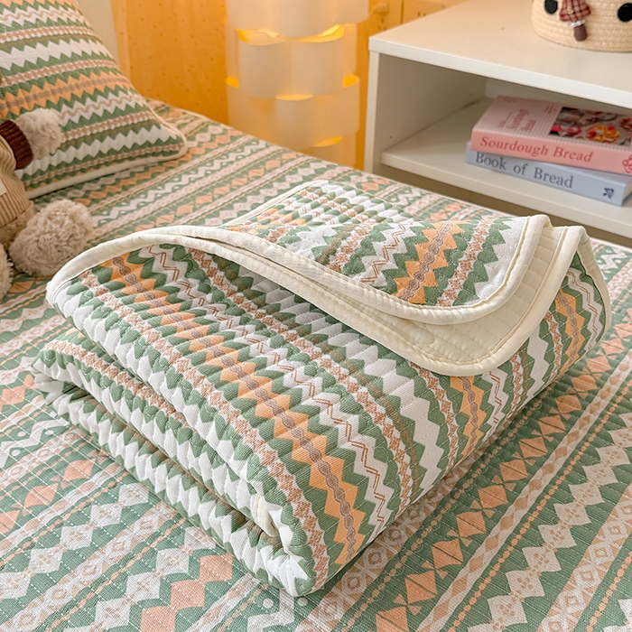 91家纺网 家纺一手货源 找家纺 大元 2025新款A类数码印花朴棉夹棉床盖老粗布床盖双面可用学生单床盖 床盖单件 多彩条纹