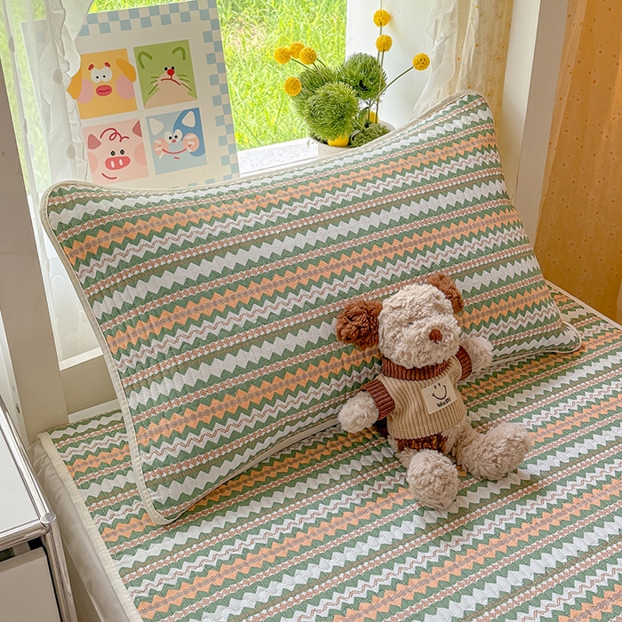 91家纺网 家纺一手货源 找家纺 大元 2025新款A类数码印花朴棉夹棉床盖老粗布床盖双面可用学生单床盖 床盖单件 多彩条纹