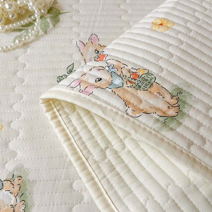 91家纺网 家纺一手货源 找家纺 大元 2025新款A类数码印花朴棉夹棉床盖老粗布床盖双面可用学生单床盖 床盖单件 花从兔