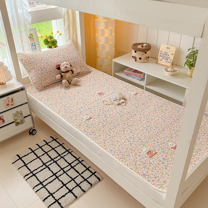 91家纺网 家纺一手货源 找家纺 大元 2025新款A类数码印花朴棉夹棉床盖老粗布床盖双面可用学生单床盖 床盖单件 花园小兔