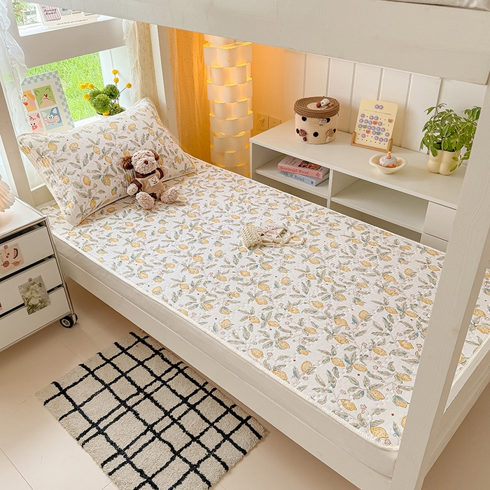 91家纺网 家纺一手货源 找家纺 大元 2025新款A类数码印花朴棉夹棉床盖老粗布床盖双面可用学生单床盖 床盖单件 小柠檬