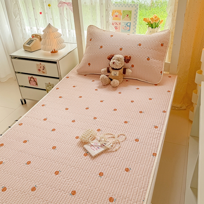 91家纺网 家纺一手货源 找家纺 大元 2025新款A类数码印花朴棉夹棉床盖老粗布床盖双面可用学生单床盖 床盖单件 小橘子