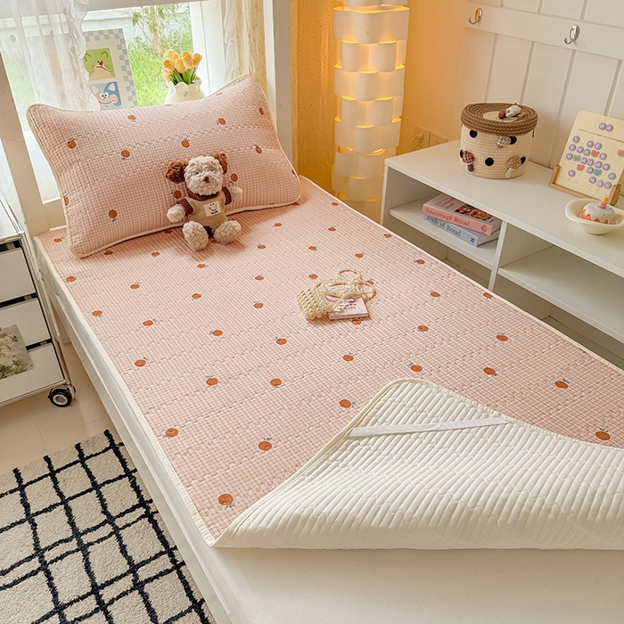 91家纺网 家纺一手货源 找家纺 大元 2025新款A类数码印花朴棉夹棉床盖老粗布床盖双面可用学生单床盖 床盖单件 小橘子