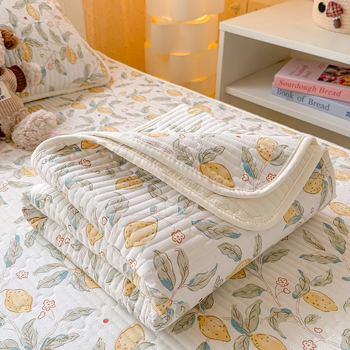 91家纺网 家纺一手货源 找家纺 大元 2025新款A类数码印花朴棉夹棉床盖老粗布床盖双面可用学生单床盖 床盖单件 小柠檬