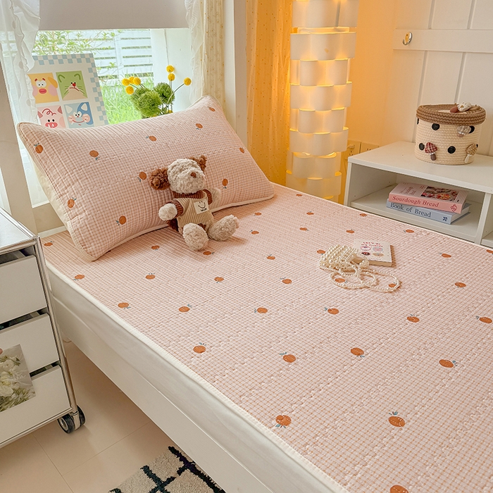 91家纺网 家纺一手货源 找家纺 大元 2025新款A类数码印花朴棉夹棉床盖老粗布床盖双面可用学生单床盖 床盖单件 小橘子