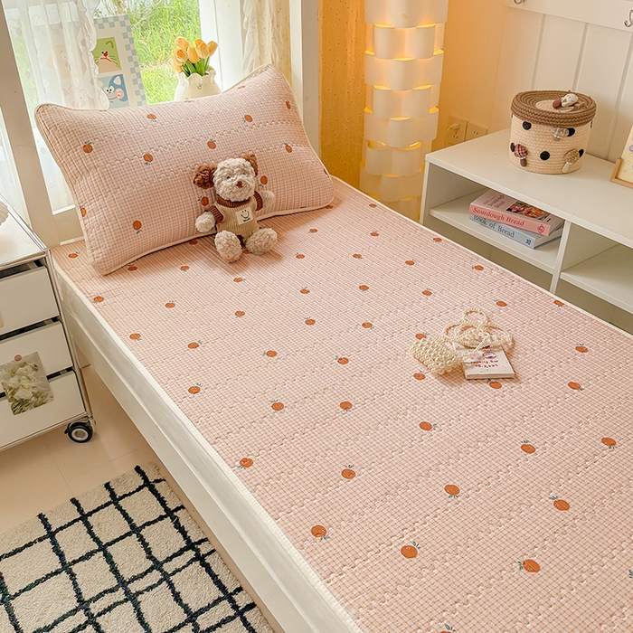 91家纺网 家纺一手货源 找家纺 大元 2025新款A类数码印花朴棉夹棉床盖老粗布床盖双面可用学生单床盖 床盖单件 小橘子