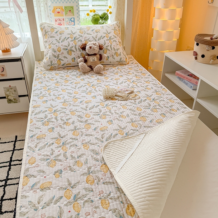 91家纺网 家纺一手货源 找家纺 大元 2025新款A类数码印花朴棉夹棉床盖老粗布床盖双面可用学生单床盖 床盖单件 小柠檬