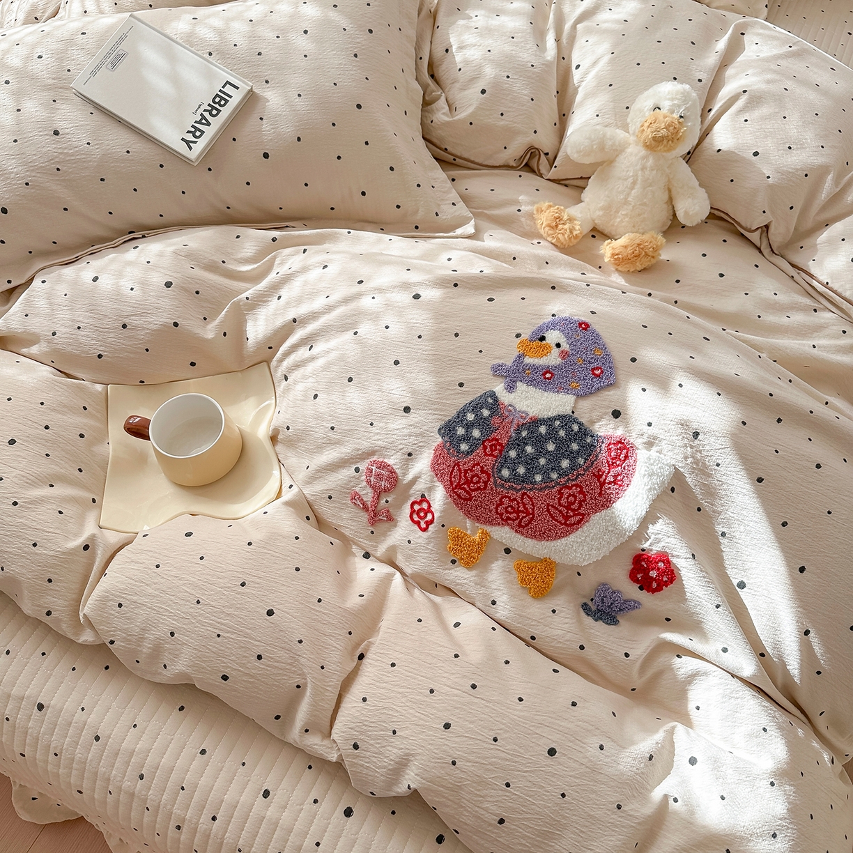 91家纺网 家纺一手货源 找家纺 元熙 2025新款木棉砂洗毛巾绣毛巾绣被芯床盖四件套 加油鸭